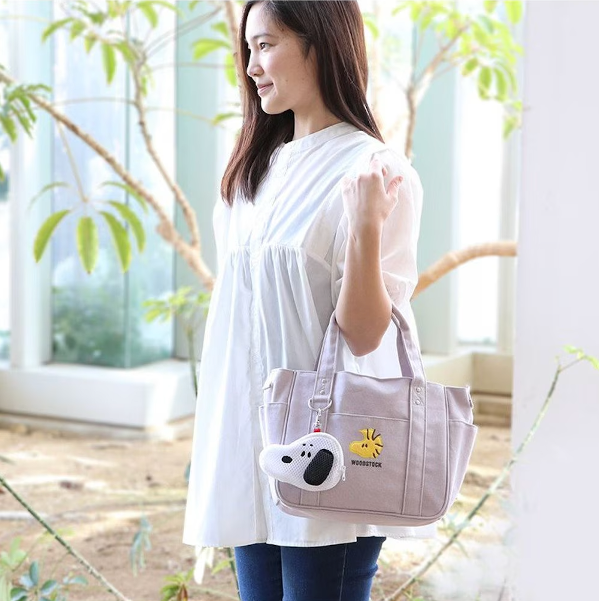 Snoopy walking bag with pouch