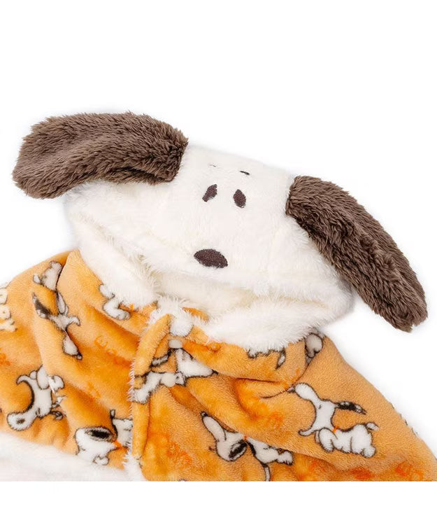 Authentic Snoopy Wearable Blanket "Tekuteku"